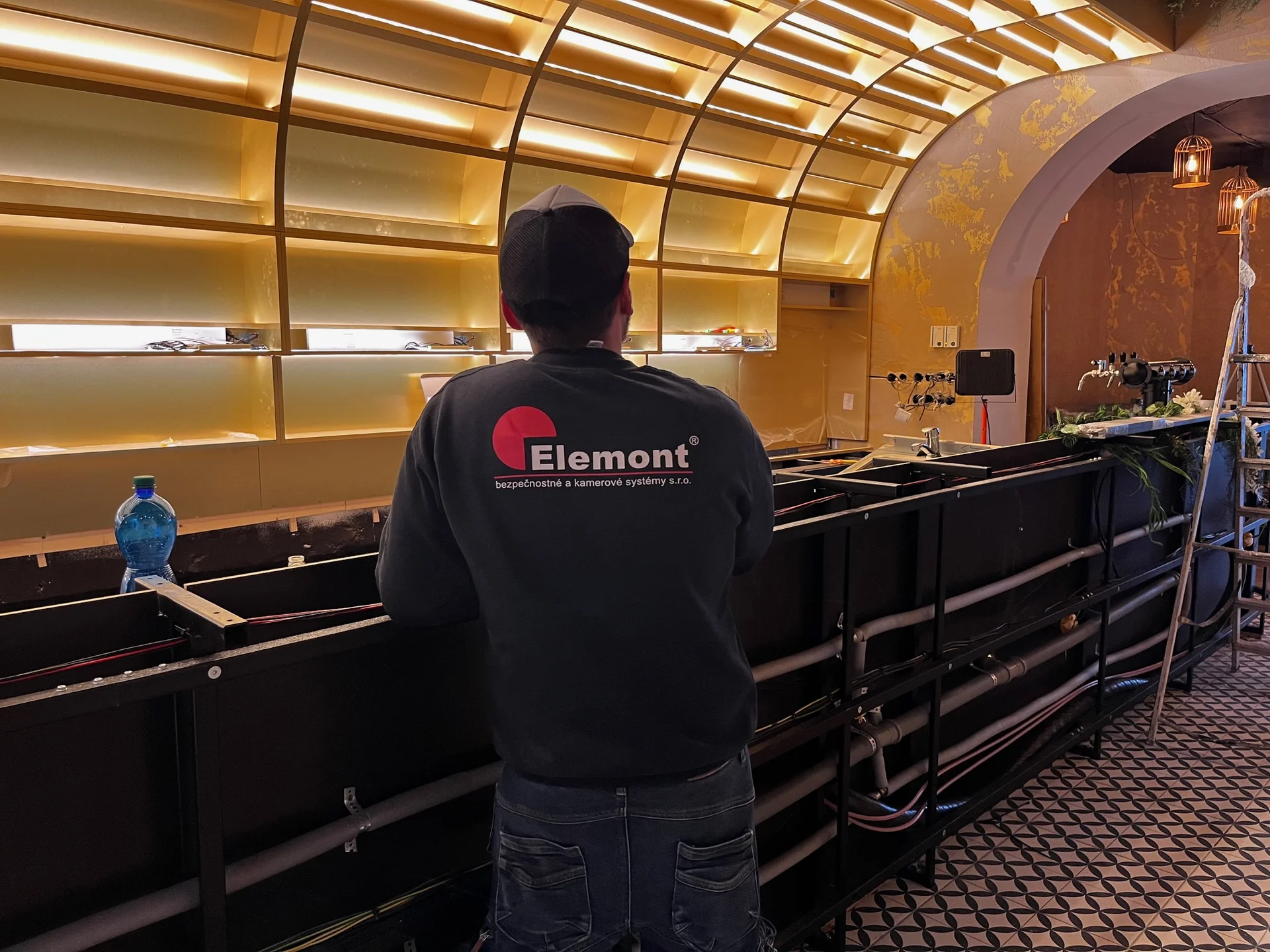 Dodávka a montáž elektro systémov, Fénix Bar Piešťany
