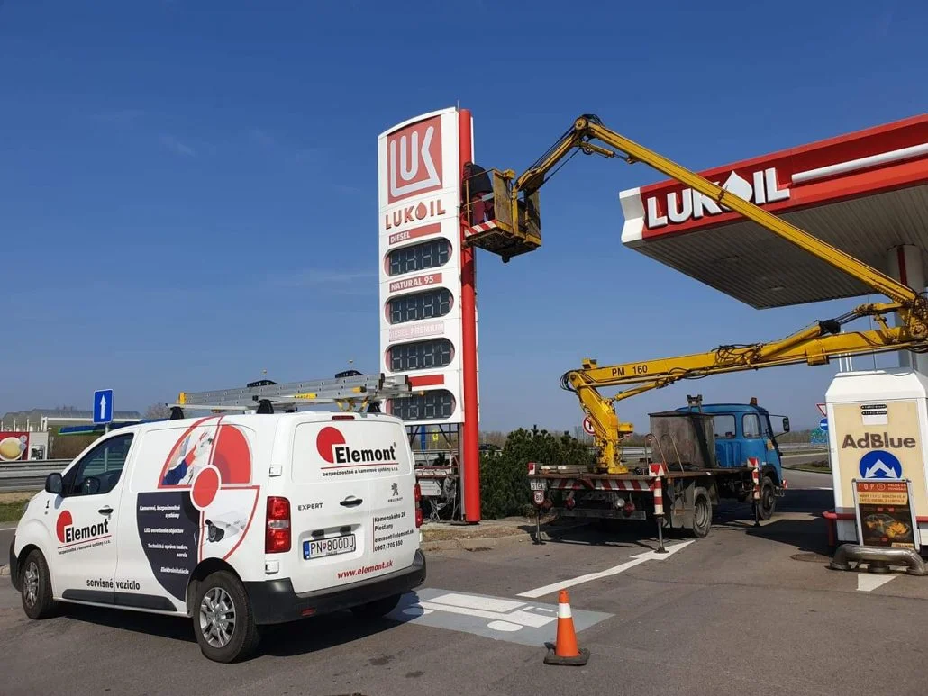 Demontáž totemu, LUKOIL Hrádok 2